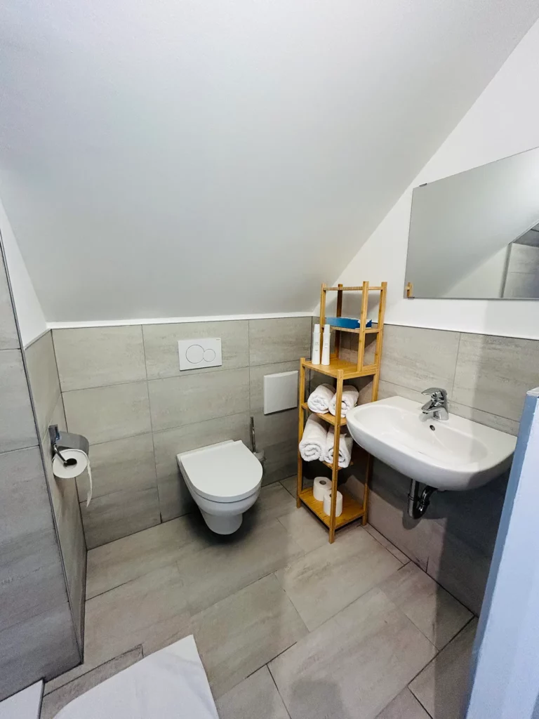 Freilich Weinappartement Wildenduernbach Badezimmer